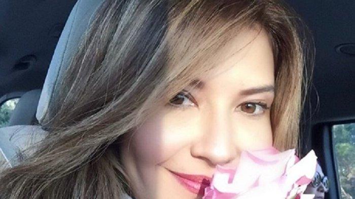 ARTIS LAWAS - Tamara Bleszynski, ibunda Treuku Rassya.