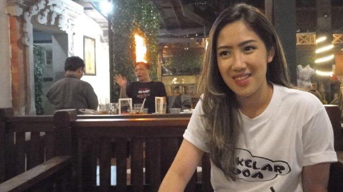 Bintang film Tamara Tyasmara berbincang bersama Wartakotalive.com di Mellys Garden, Kebon Sirih, Menteng, Jakarta Pusat, Jumat (1/4/2022). Tamara Tyasmara kembali berakting lewat film Makelar Doa setelah vakum selama 5 tahun sejak 2017.
