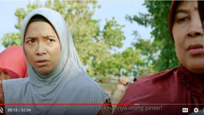 Berdandan Seperti Ibu-Ibu Kampung di Film Tilik, Ternyata Tokoh Bu Tri