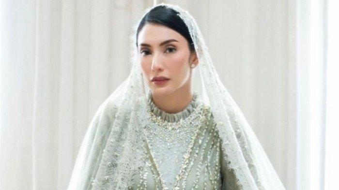 Pemain sinetron Tyas Mirasih siap melepaskan status janda dan menikah untuk kedua kalinya dengan Tengku Tezi pada Minggu (20/8/2023) sore.