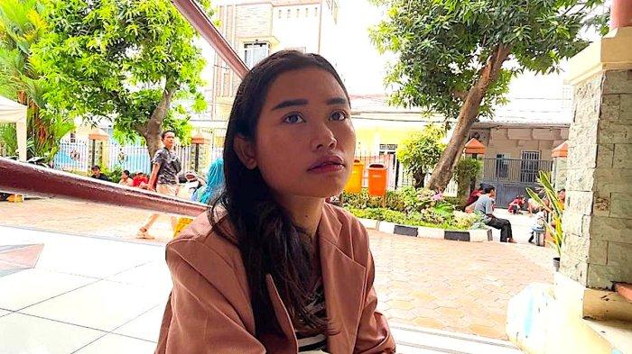 Yohana warga kampung kolong Tol Angke, Jakarta Barat, yang akan direlokasi di rusun