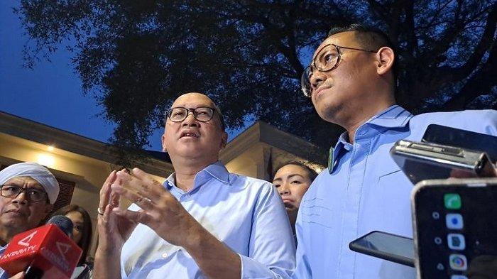 Ketua TKN Prabowo-Gibran, Rosan Roeslani (kiri) dan eks Wakil Ketua Majelis Pertimbangan PPP Witjaksono (kanan) saat ditemui di rumah Prabowo, Jakarta Selatan, Rabu (10/1/2024). (KOMPAS.com/ADHYASTA DIRGANTARA)