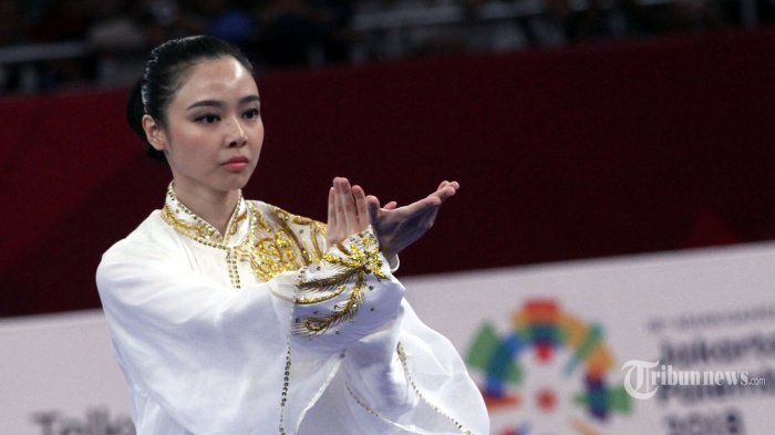 IRI BONUS - Mantan atlet Wushu putri Indonesia Lindswell Kwok sedikit iri terhadap Timnas Indonesia yang baru saja dapat hadiah dari Presiden Prabowo Subianto berupa jam tangan Rolex.