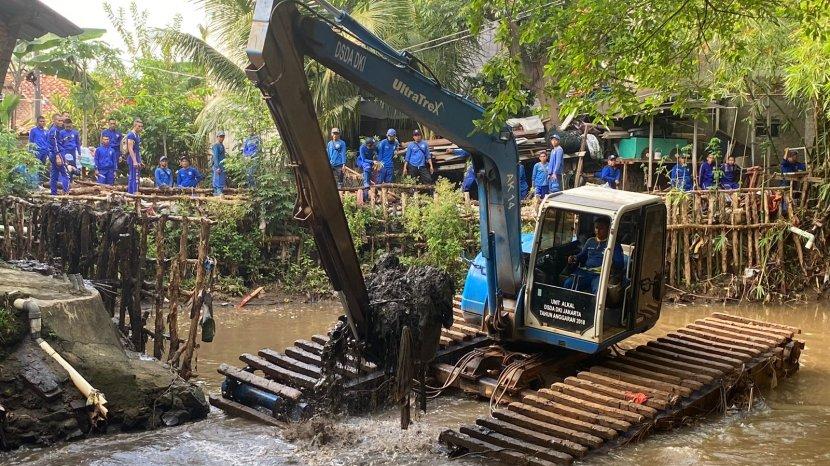 Pengerukan-kali-krukut-cilandak-timur.jpg