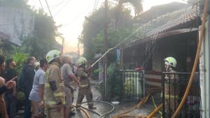 Kebakaran-di-Grogol-Utara-Kebayoran-Baru-Jakarta-Selatan-pada-Minggu-2072025.jpg