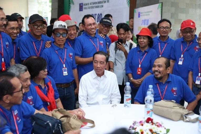 Jokowi Bertemu Alumni UGM, Roy Suryo Tetap Yakin Ijazah Palsu, Projo:  Sesama Pembenci yang Percaya - Wartakotalive.com