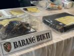 Polisi Pamerkan Barang Bukti Milik Arya Daru, Ada Kondom dan Pelumas?