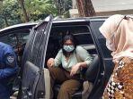Dhea 'OnlyFans' Tiba di Polda Metro Jaya dan Pilih Bungkam ...