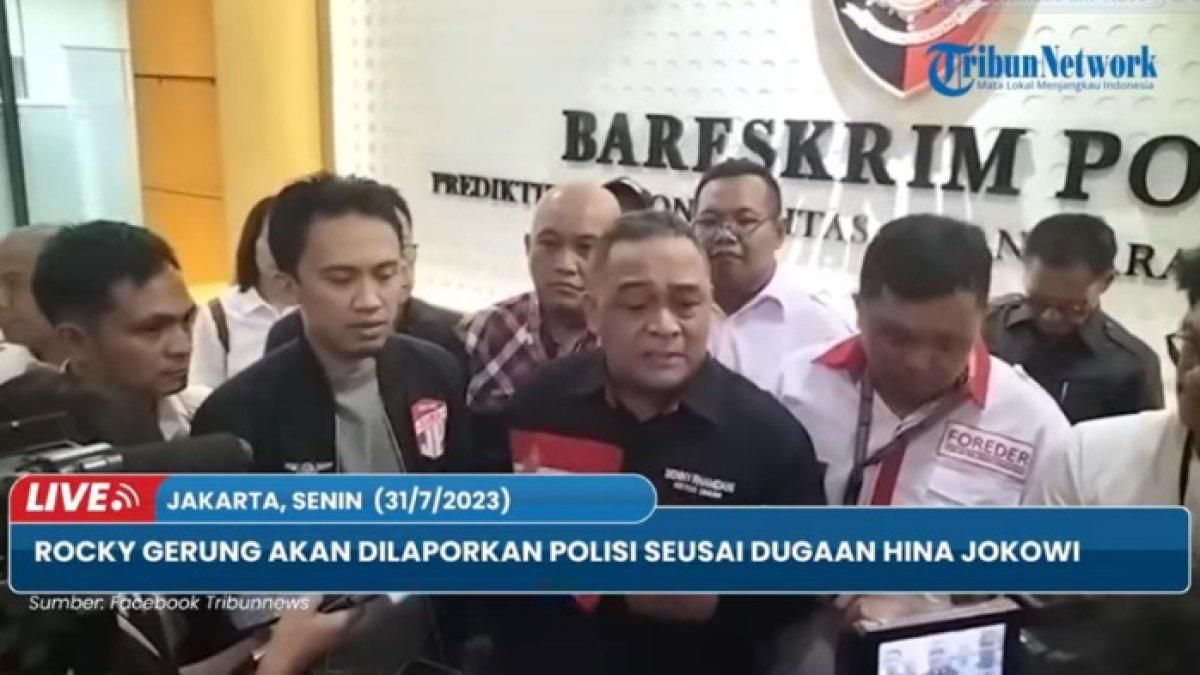 Tangkapan layar siaran langsung kanal YouTube Tribunnews, Senin (31/7/2023). Badan Ksatria Nusantara (BKN) menyambangi Bareskrim Polri dan mengancam akan melaporkan Rocky Gerung atas dugaan penghinaan terhadap Presiden Joko Widodo (Jokowi).