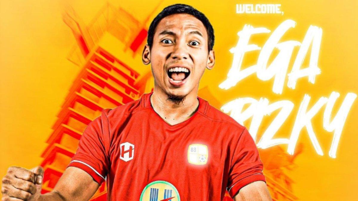 Mantan kiper PSS Sleman Ega Rizky resmi bergabung dengan Barito Putera, Senin (15/5/2023).