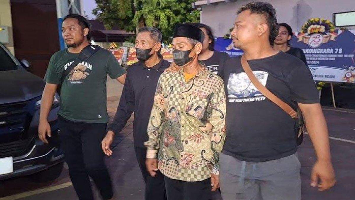 Kedua pelaku pencabulan anak usia dibawah umur digelandang ke Satreskrim Mapolres Ngawi, Minggu (30/6/2024)