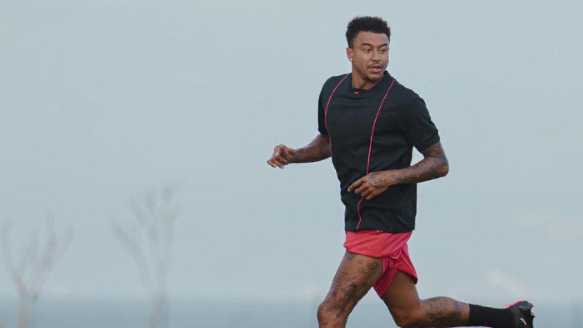 Mantan bintang Manchester United, Jesse Lingard saat berkunjung ke tempat latihan Bali United, Senin (12/6/2023).