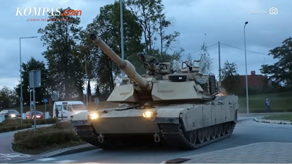 Tank M1 Abrams buatan Amerika Serikat (AS) yang dikirimkan ke Ukraina.