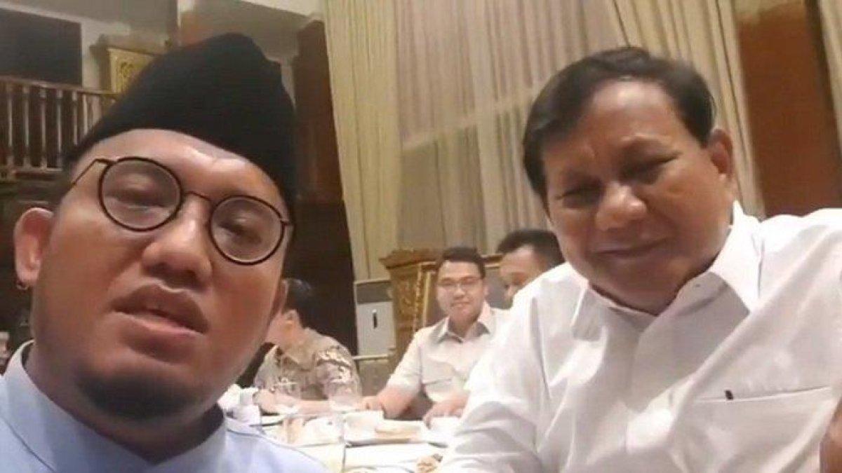 Menteri Pertahanan RI Prabowo Subianto dan juru bicaranya Dahnil Anzar Simanjuntak. Terbaru, Dahnil menanggapi pantun kontroversial Seniman Butet Kartaredjasa yang ia lontarkan dalam acara peringatan Bulan Bung Karno (BBK) di Stadion Utama Gelora Bung Karno (SUGBK), Jakarta Pusat (Jakpus), Sabtu 24 Juni 2023.