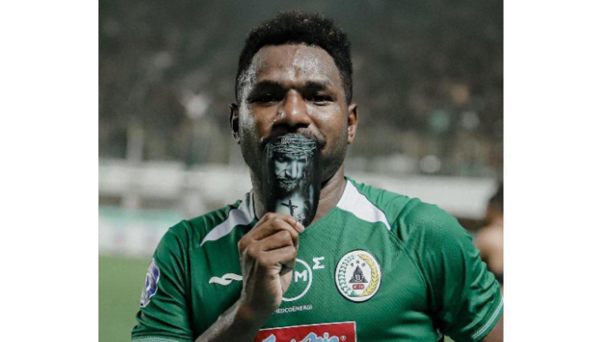 Pemain PSS Sleman Ricky Cawor dirumorkan tengah dilirik oleh PSM Makassar dan Persik Kediri seusai penampilan gacornya cetak 3 gol di 3 pertandingan terakhir.