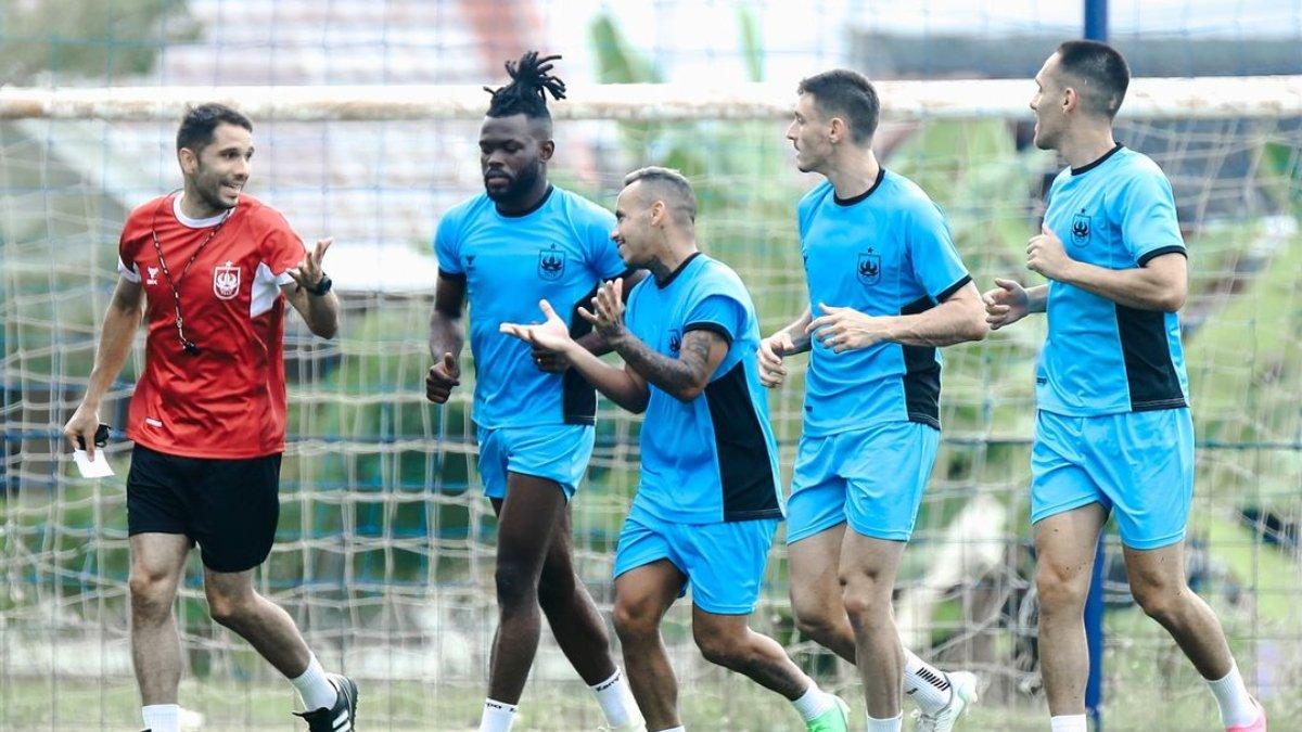 Potret empat pemain asing baru dari PSIS Semarang di Liga 1 2024, Abdallah Sudi, Fernandinho, Joao Ferrari, Lucas Barreto yang langsung mengikuti sesi latihan tim pada Kamis, 4 Juli 2024.