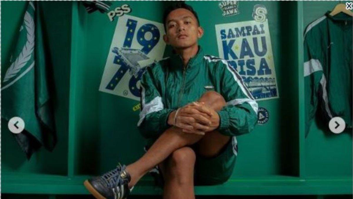 Potret Achmad Figo resmi bergabung dengan PSS Sleman yang diketahui melalui Instagram @pssleman pada Rabu 31 Juli 2024. Aset terbuang Arema FC yang berpotensi jadi bintang di PSS Sleman pada kompetisi Liga 1 2024/2025.