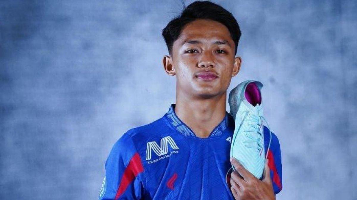 PROFIL PEMAIN - Sosok wonderkid milik Arema FC, Achmad Maulana Syarif gunakan jersey Singo Edan.