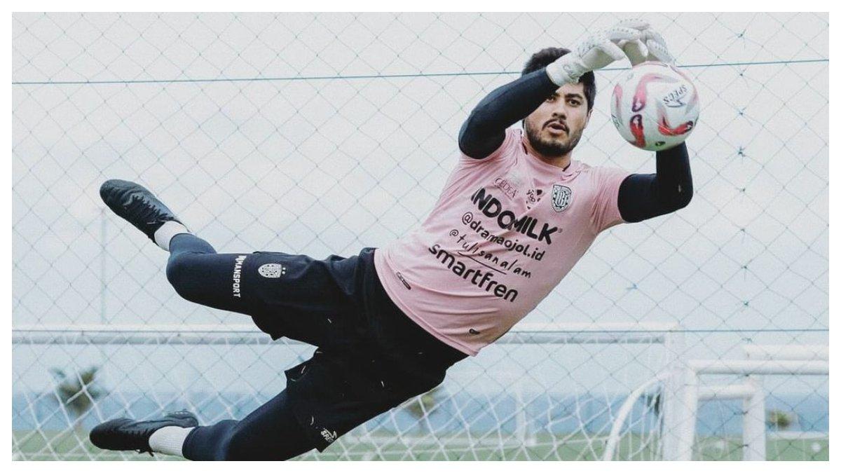 PROFIL PEMAIN - Potret Adilson Maringa menggunakan seragam Bali United, penjaga gawang asing milik skuad Serdadu Tridatu yang mengalami cedera pada pertandingan.