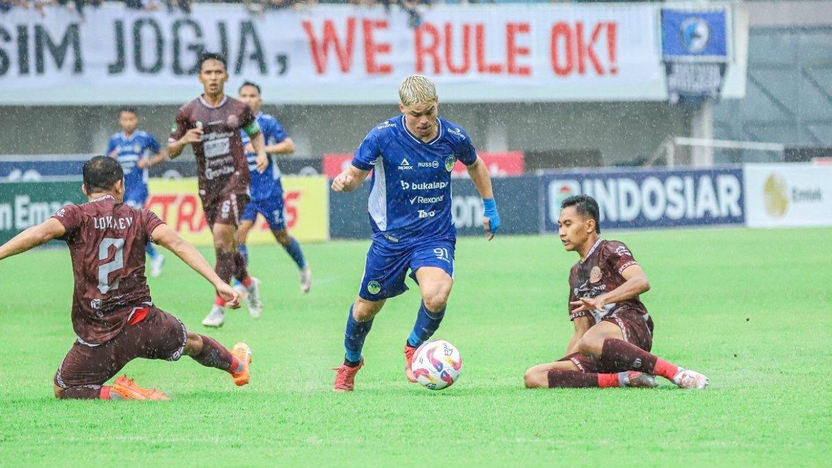 PSIM YOGYAKARTA - Aksi Rafinha ketika memperkuat PSIM Yogyakarta di Liga 2 2024/2025.
