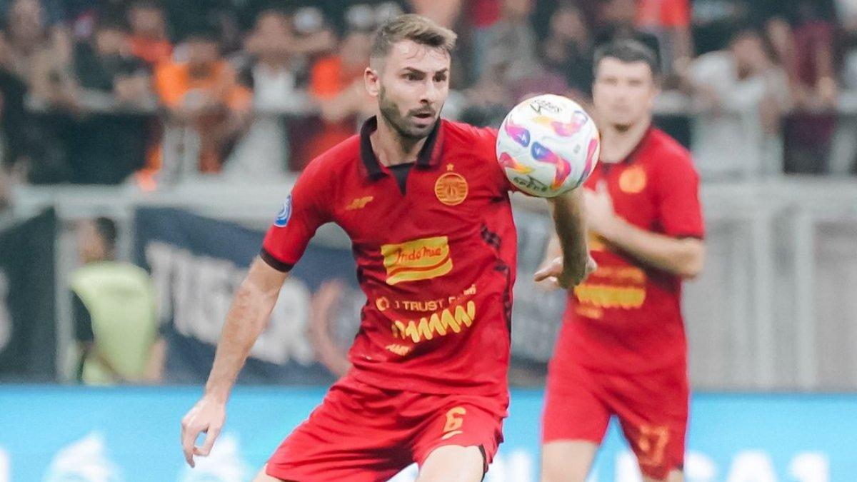 Potret aksi gelandang asal Spanyol milik Persija Jakarta, Ramon Bueno di Liga 1 2024. Dulu sempat diragukan Jakmania, Ramon Bueno kini perlahan mulai digandrungi seusai nyetel di Persija Jakarta.
