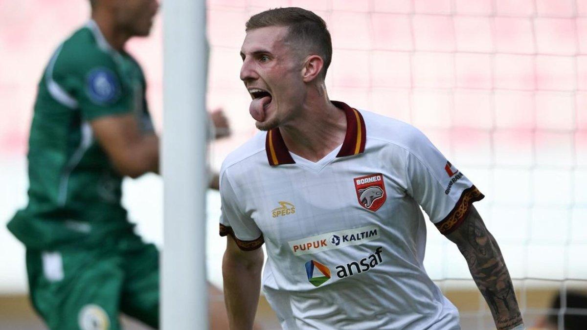 Aksi selebrasi mantan striker Borneo FC, Leo Gaucho setelah mencetak gol ke gawang PSS Sleman di pekan keempat Liga 1 2024, Kamis (12/9).