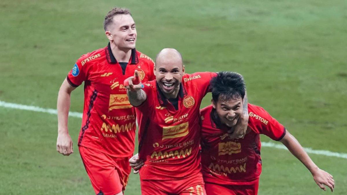 Aksi selebrasi para pemain Persija Jakarta seusai mencetak gol ke gawang Bali United di pekan ke-32 Liga 1 2024.