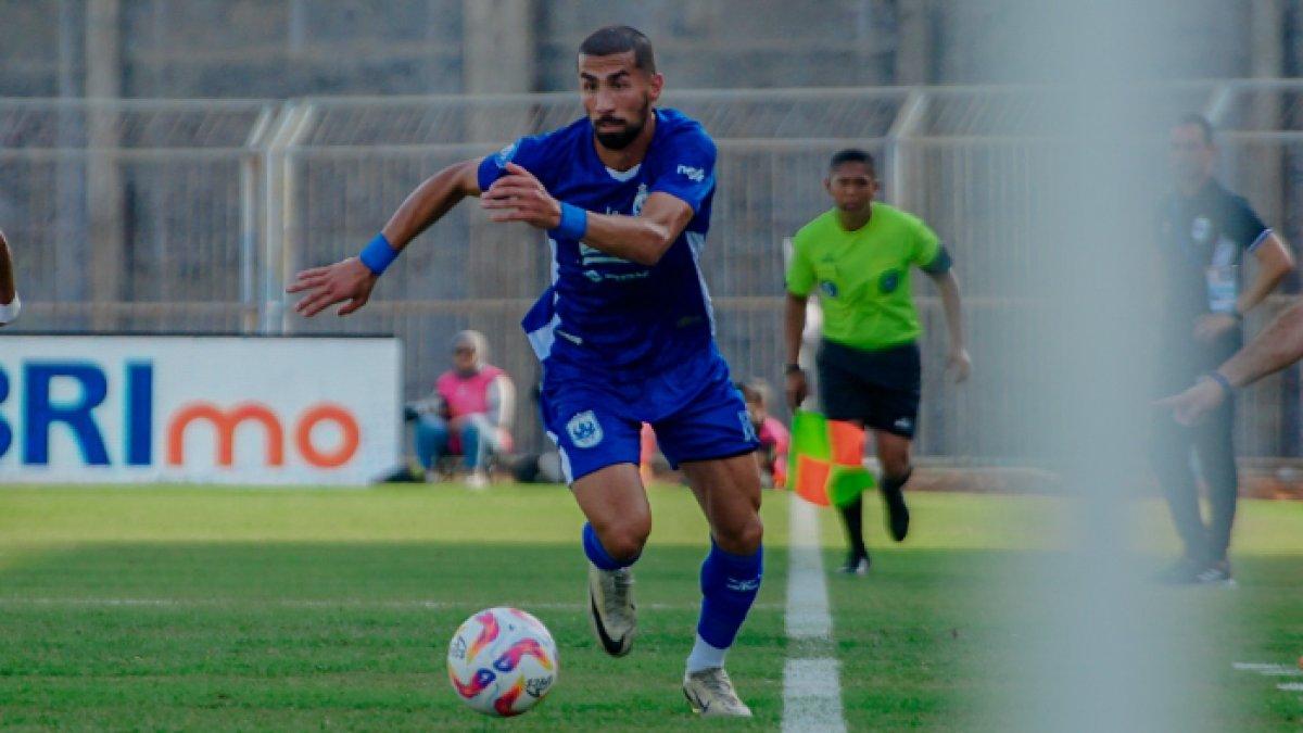 Aksi gelandang serang asal Afghanistan milik PSIS Semarang, Taufee Skandari saat melawan Madura United di pekan kesembilan Liga 1 2024, Rabu (23/10).