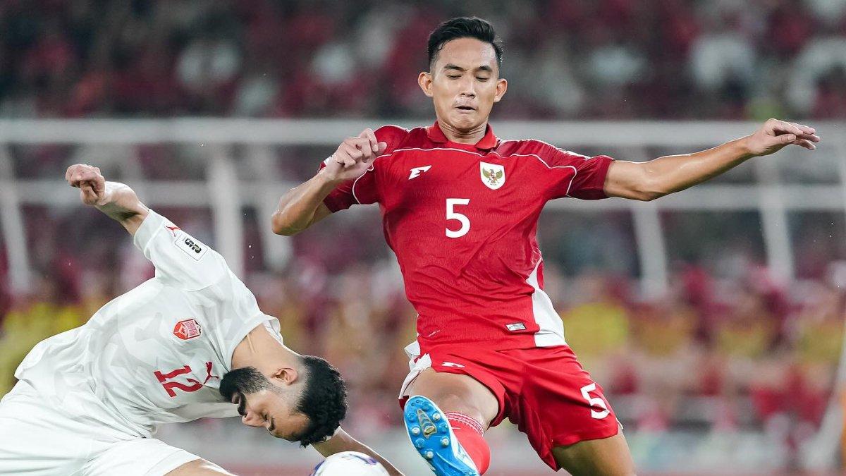 TIMNAS INDONESIA VS BAHRAIN - Aksi kapten Persija Jakarta, Rizky Ridho pada laga Timnas Indonesia vs Bahrain dalam lanjutan babak penyisihan grup C kualifikasi Piala Dunia 2026 zona Asia ronde ketiga di Stadion Gelora Bung Karno, Jakarta, Selasa, 25 Maret 2025.