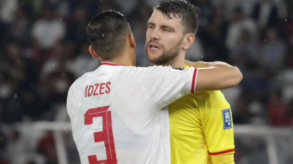 Aksi leadership kapten Jay Idzes peluk Maarten Paes pada matchday keenam Kualifikasi Piala Dunia 2026 Zona Asia di Stadion Utama Gelora Bung Karno (SUGBK), Jakarta, Selasa (19/11/2024).
