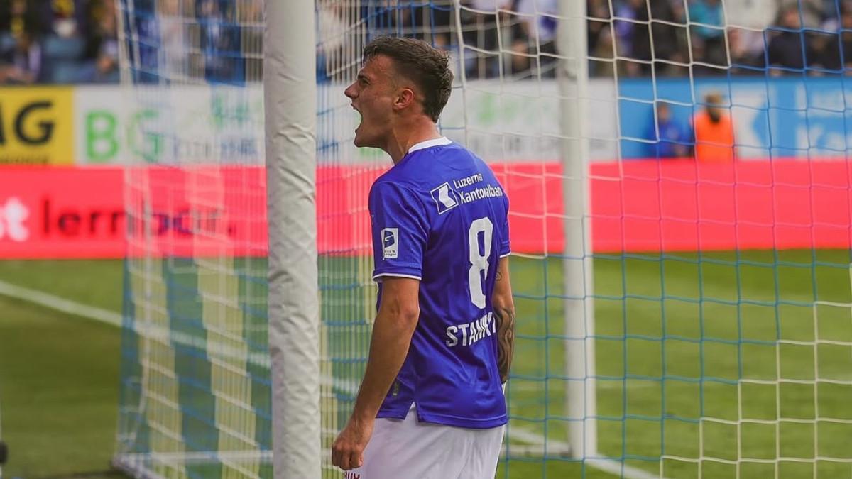 BURSA TRANSFER - Selebrasi sosok Aleksandar Stankovic usai mencetak gol di menit 65 melawan Young Boys (14/4/2025).