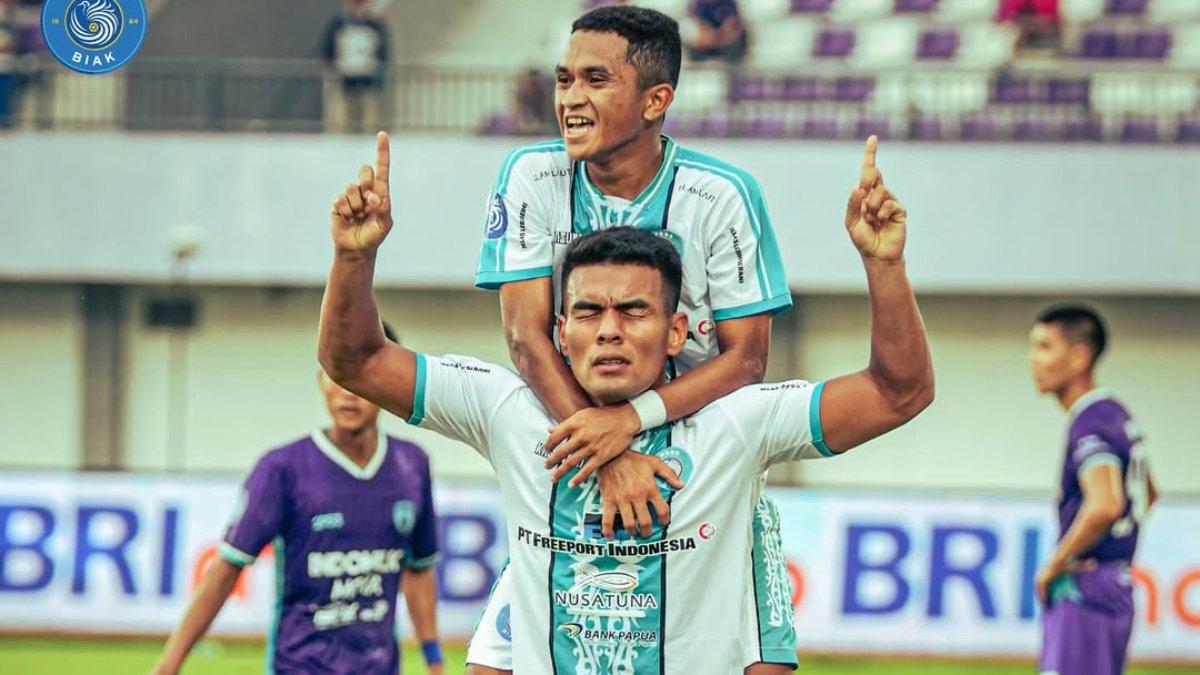 PROFIL PEMAIN - Selebrasi Alexsandro setelah memenangkan duel udara dan mencetak gol kedua melawan PERSITA Tangerang (3/5/2025).