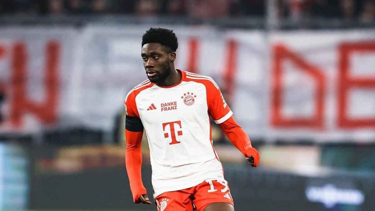 Potret Alphonso Davies ketika bermain di Bayern Munich.