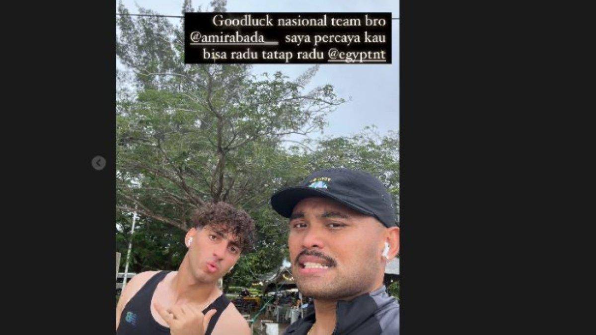 Potret kebersamaan dua pemain Sabah FC, Amir Abada (kiri) dan Saddil Ramdani (kanan) usai melakukan jogging bersama.