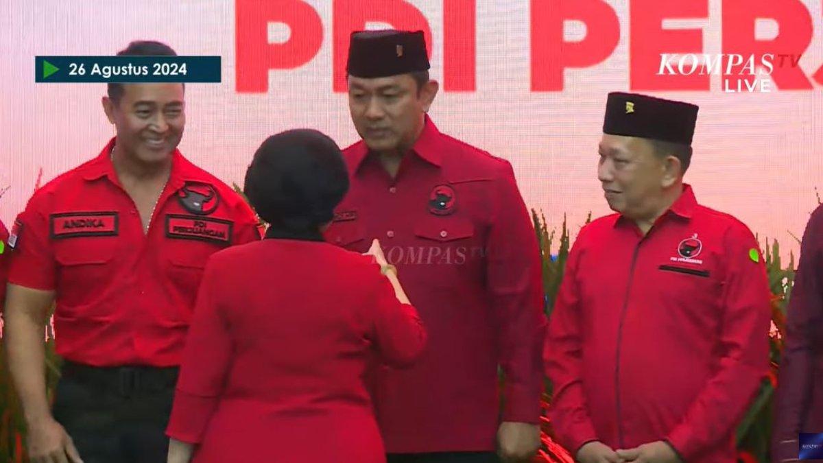 Andika Perkasa-Hendrar Prihadi resmi diusung oleh PDIP untuk maju di Pilkada Jateng 2024.