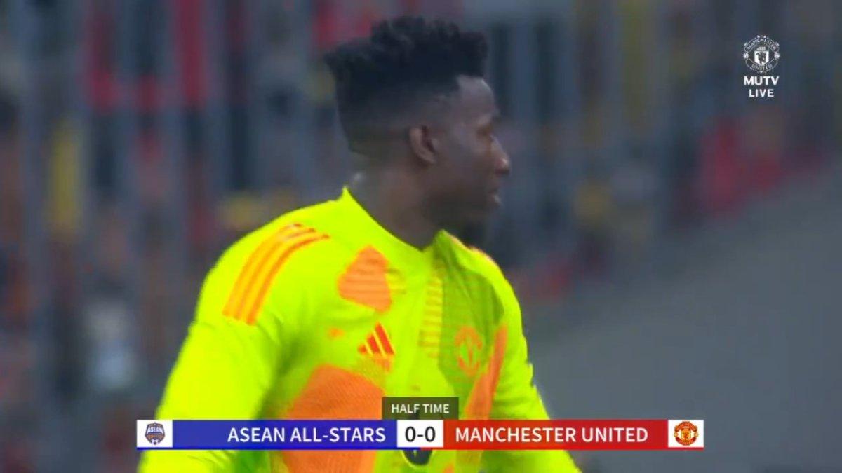 ASEAN ALL STARS VS MANCHESTER UNITED - Kiper Manchester United, Andre Onana dalam laga kontra Tim ASEAN All Stars, Rabu, 28 Mei 2025.