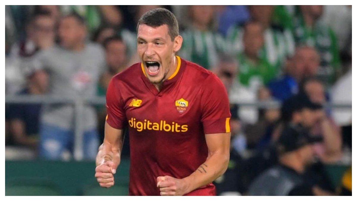 Andrea Belotti yang bermain saat pertandingan AS Roma melawan Real Betis pada Laga UEL, 14 Oktober 2022.