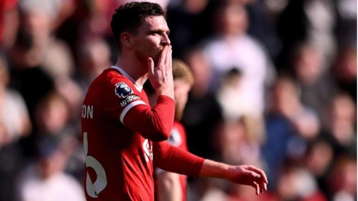 Potret Andrew Robertson saat berseragam Liverpool.