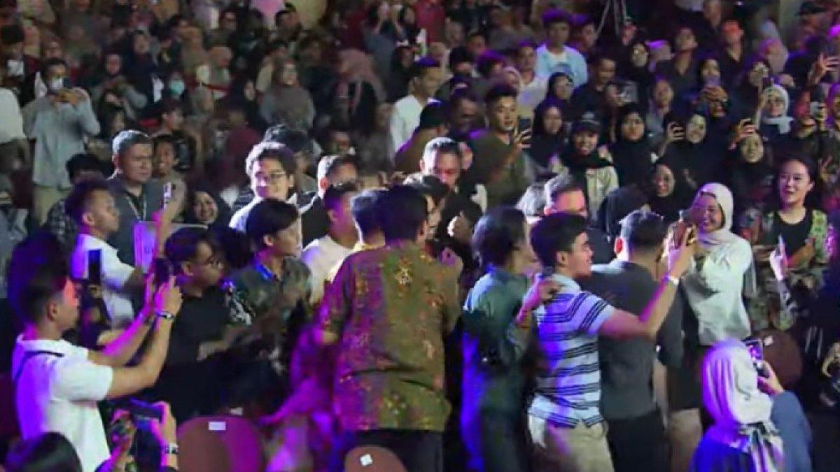 Anies Baswedan saat memasuki gedung UGM di acara Mata Najwa