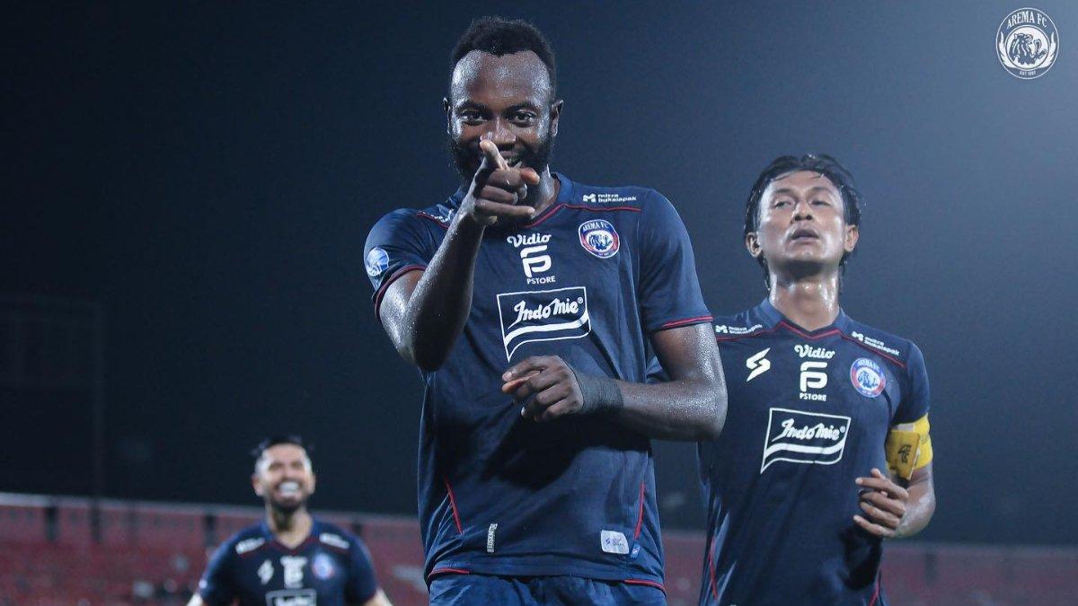Selebrasi gol penggawa Arema FC di gelaran Liga 1 2024/2025.
