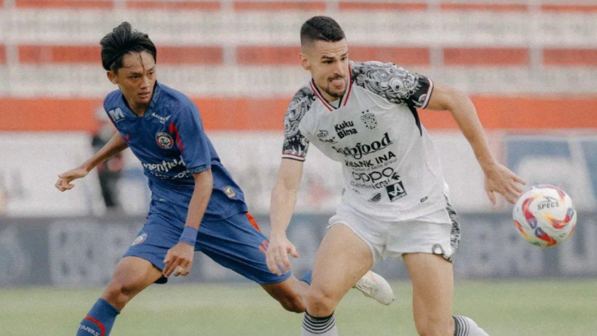 AKSI LAGA - Cuplikan pertandingan antara Arema FC melawan Bali United di pekan ke-21 Liga 1 2024, Senin (3/2). Arema FC berhasil menang 1-0 atas Bali United.