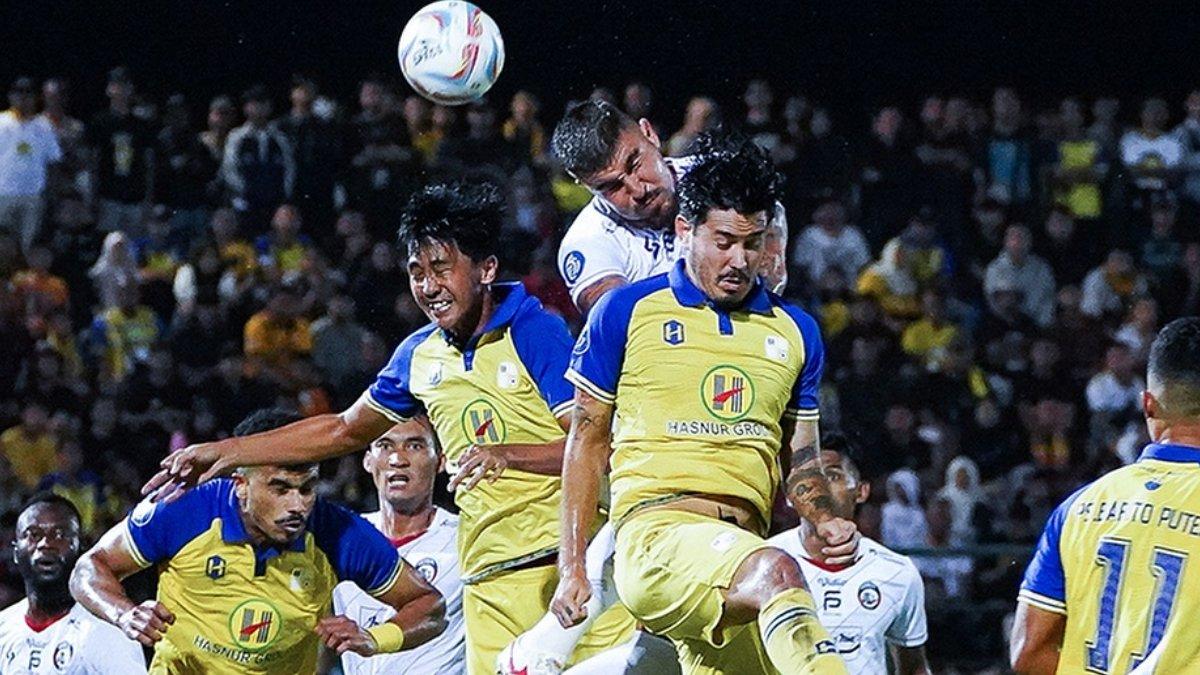 Potret laga Arema FC kontra Barito Putera di pekan ke-23 Liga 1 2023/2024.