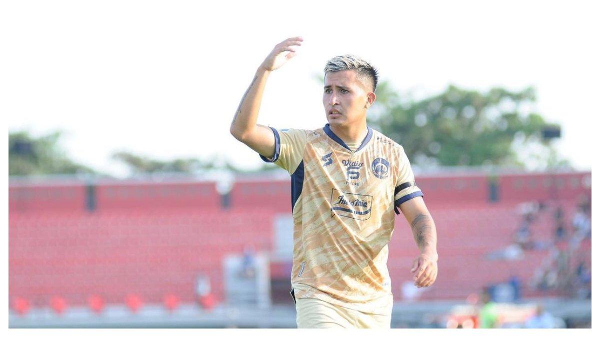 Foto Ariel Lucero berseragam Arema FC.