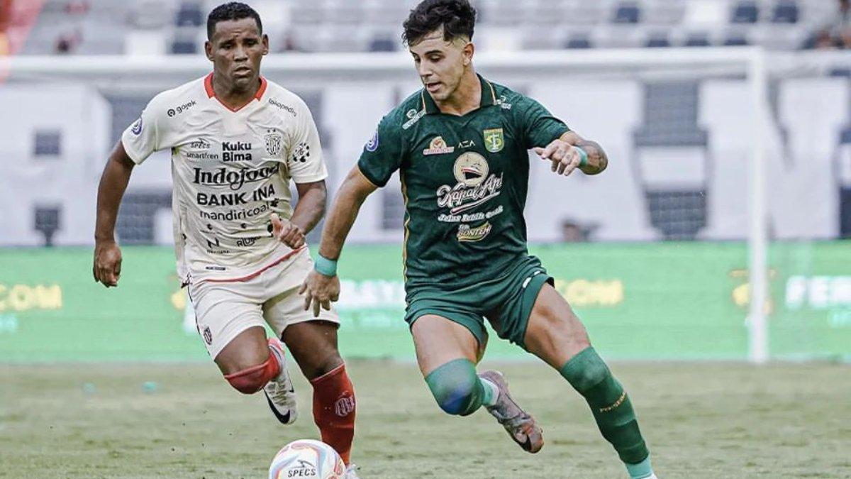 Badai Kritik Bonek Menerpa Persebaya, Eduardo Perez Tetap Tenang Jelang Laga Penentu Kontra Persis Solo. Badai Kritik Bonek Menerpa Persebaya, Eduardo Perez Tetap Tenang Jelang Laga Penentu Kontra Persis Solo.