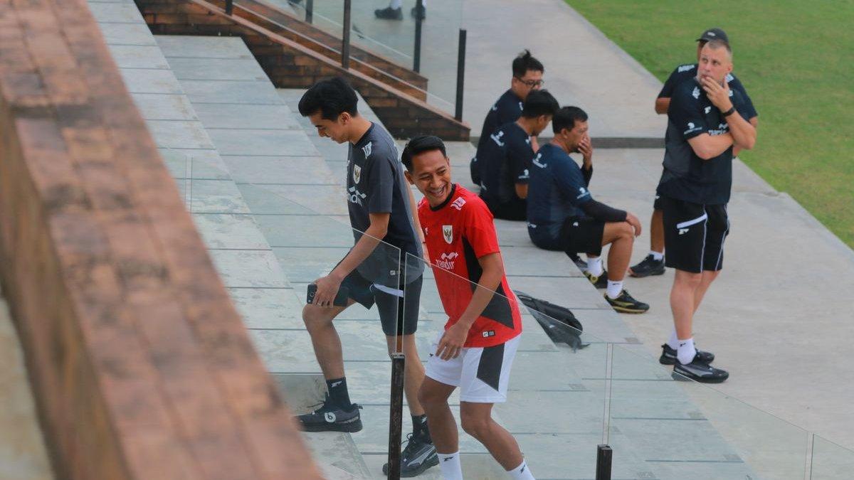 ADAPTASI PEMAIN - Gelandang serang Beckham Putra saat menghadiri Training Camp Timnas Indonesia. Para pemain Timnas Indonesia mengadakan Training Camp di lapangan latihan Bali United di Gianyar Bali pada Selasa (27/5/2025) jelang ronde laga-laga Kualifikasi Piala Dunia 2026 kontra China dan Jepang.