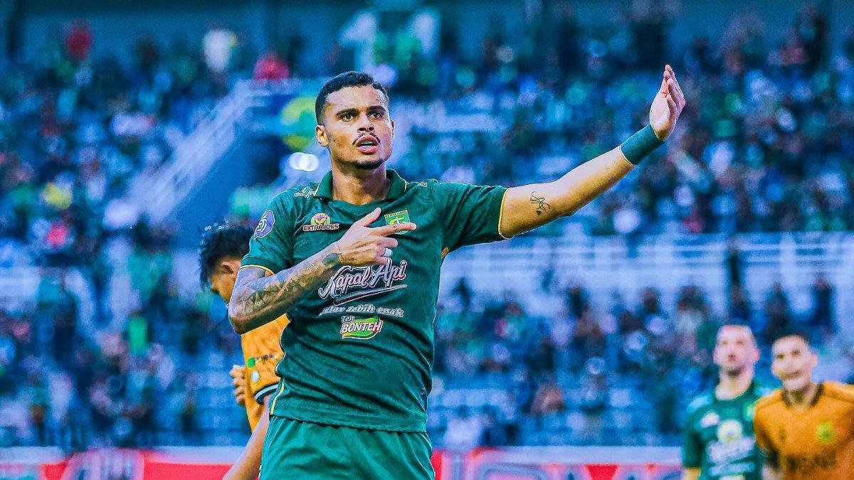 Potret bek asing Persebaya Surabaya asal Brasil, yakni Yan Victor.