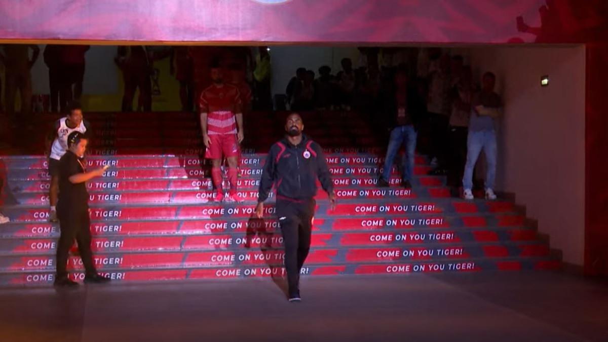 Bek asal Brasil, Thales Lira diperkenalkan sebagai pemain Persija Jakarta dalam acara launching tim di Jakarta International Stadium, Sabtu (26/7/2025).