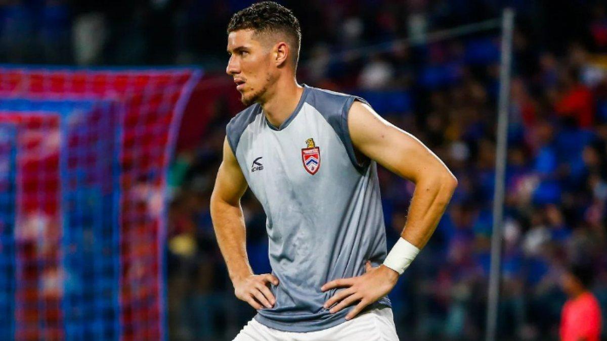 Bek asal Kroasia, Matko Zirdum saat membela Kuala Lumpur City FC di Liga Malaysia 2023/2024. Matko Zirdum merupakan mantan anak asuh pelatih Persib Bandung, Bojan Hodak.