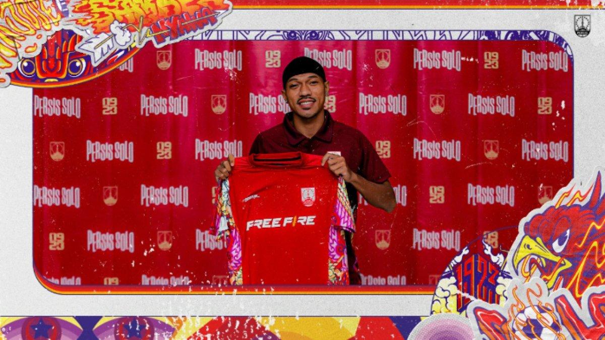 Bek kiri baru Persis Solo, Giovani Numberi. Dirinya didatangkan dari PSIS Semarang pada bursa transfer awal musim Liga 1 2024/2025.