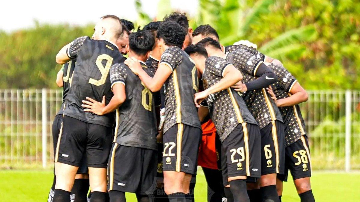 Skuad Bhayangkara FC ketika melakoni laga uji coba kontra PSIS Semarang, Sabtu (20/7/2024).